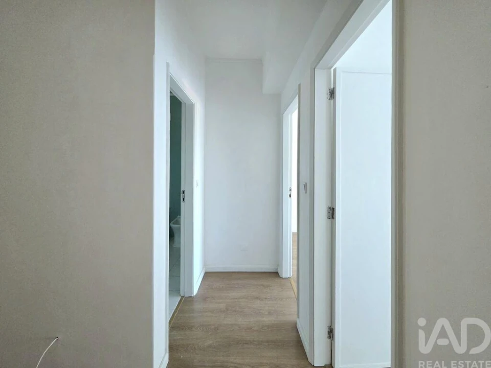 Apartamento T2 para Arrendamento em Bonfim Foto 13