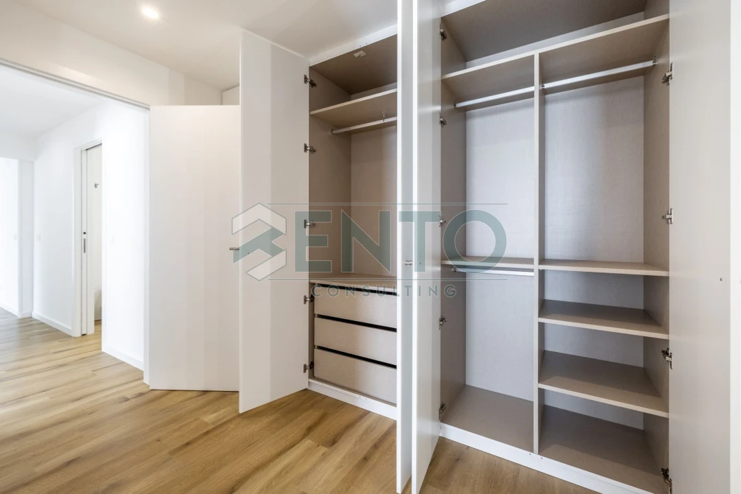 Apartamento T2 para Venda em Nazare Foto 17