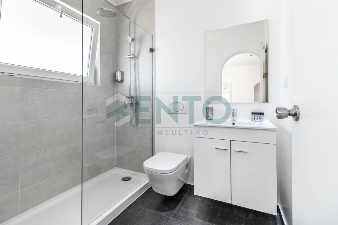 Apartamento T9 para Venda em Santo António Foto 28