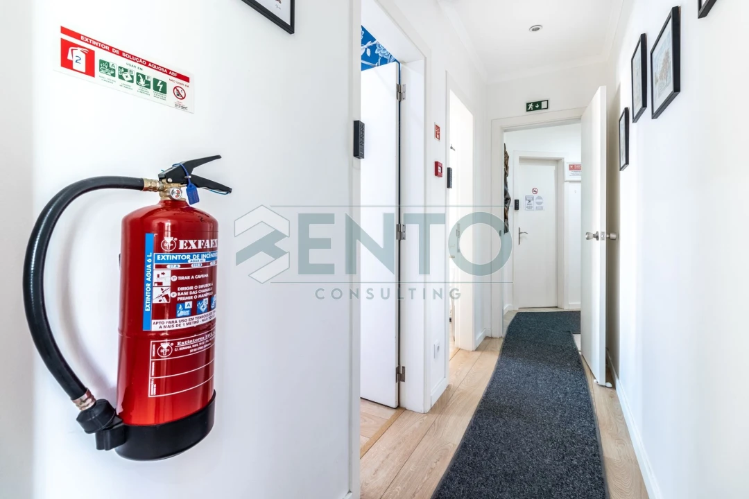 Apartamento T9 para Venda em Santo António Foto 10