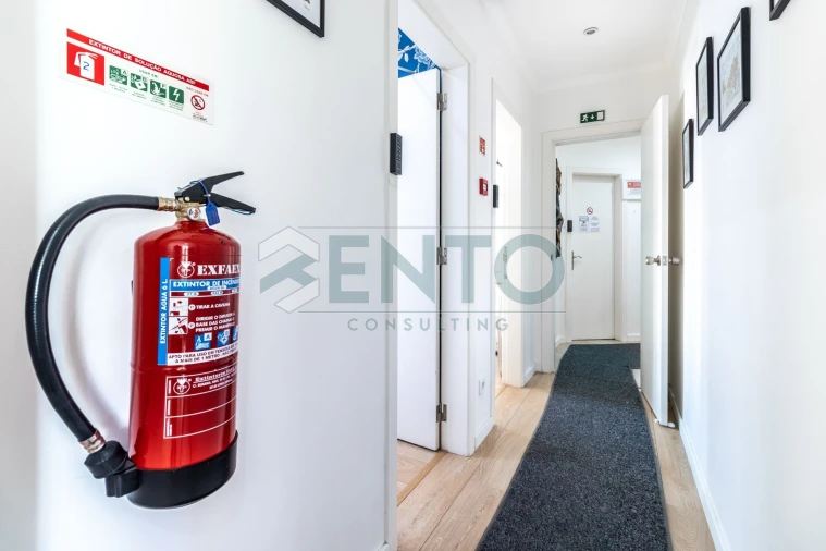 Apartamento T9 para Venda em Santo António Foto 10