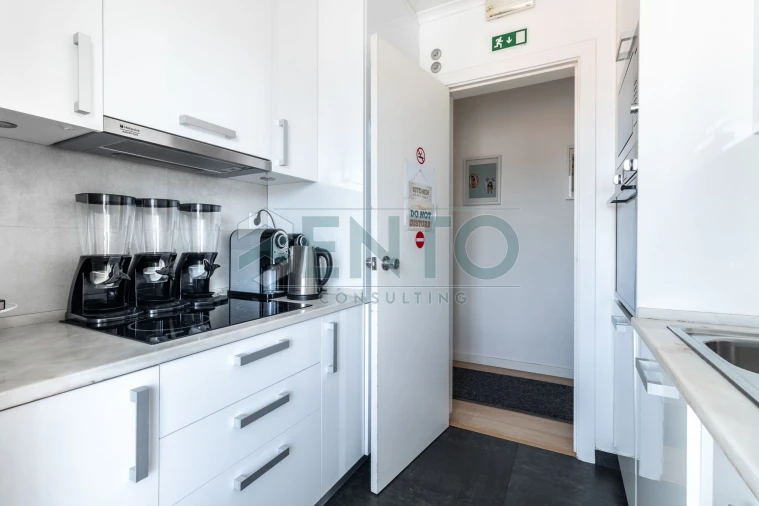 Apartamento T9 para Venda em Santo António Foto 37