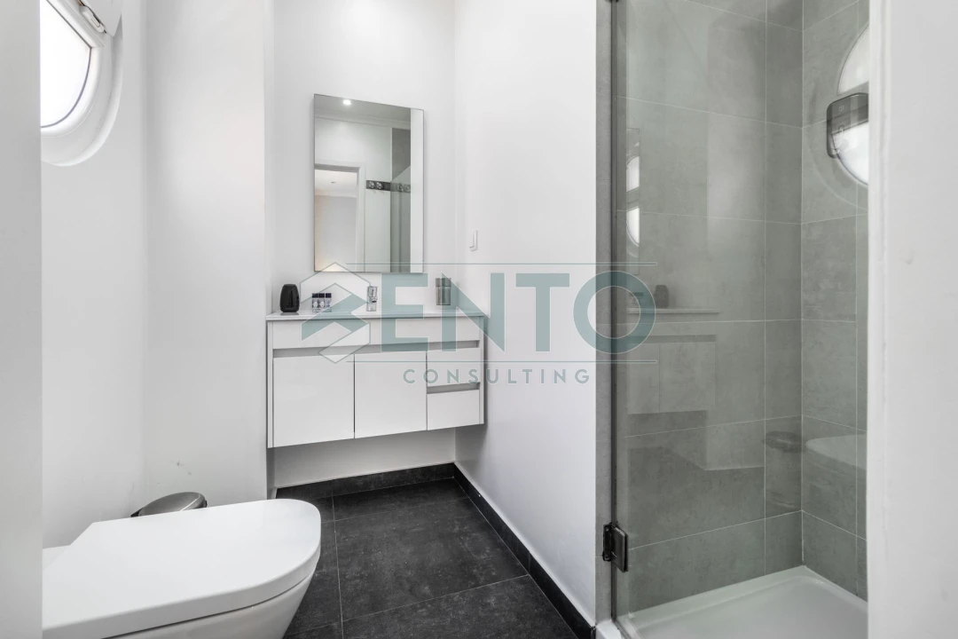 Apartamento T9 para Venda em Santo António Foto 31