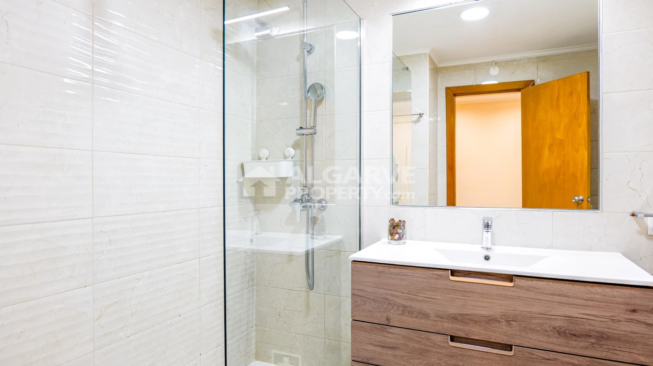 Apartamento T1 para Venda em Quarteira Foto 5