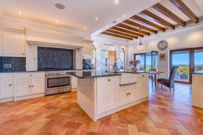 Moradia T7 para Venda em Olhão