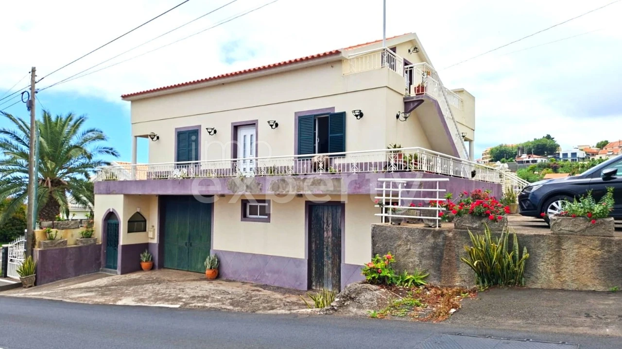 Moradia T4 para Venda em Canhas Foto 6