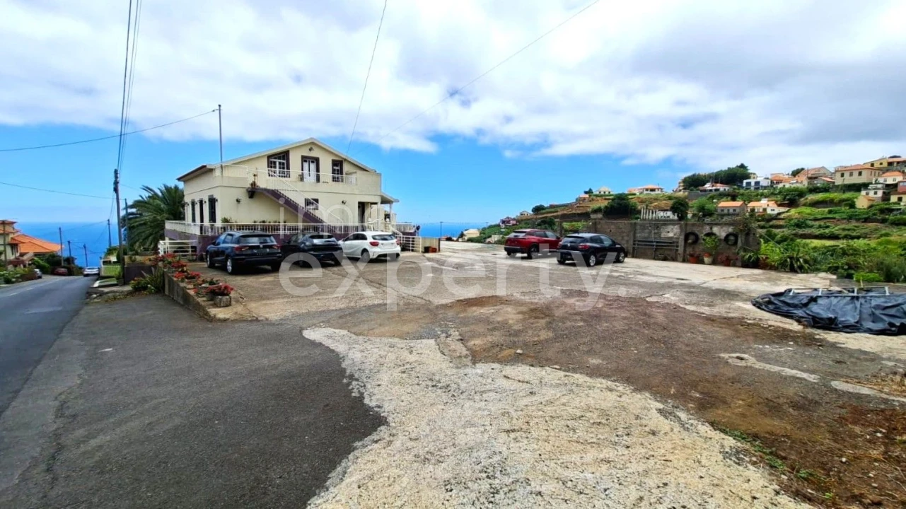 Moradia T4 para Venda em Canhas Foto 9