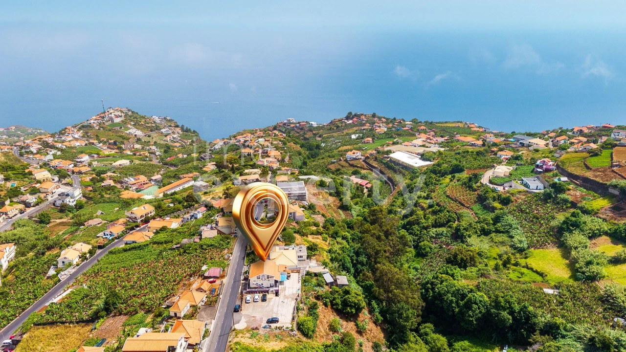 Moradia T4 para Venda em Canhas Foto 3