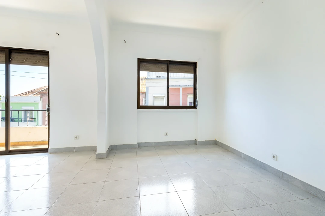 Apartamento T1 para Arrendamento em Alhandra, São João dos Montes e Calhandriz Foto 2