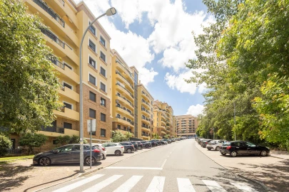 Apartamento T4 para Venda em Santo António dos Cavaleiros e Frielas