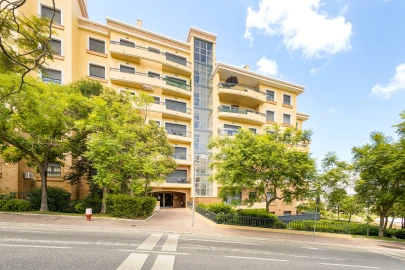 Apartamento T4 para Venda em Santo António dos Cavaleiros e Frielas