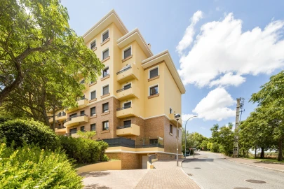 Apartamento T4 para Venda em Santo António dos Cavaleiros e Frielas