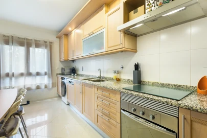 Apartamento T4 para Venda em Santo António dos Cavaleiros e Frielas