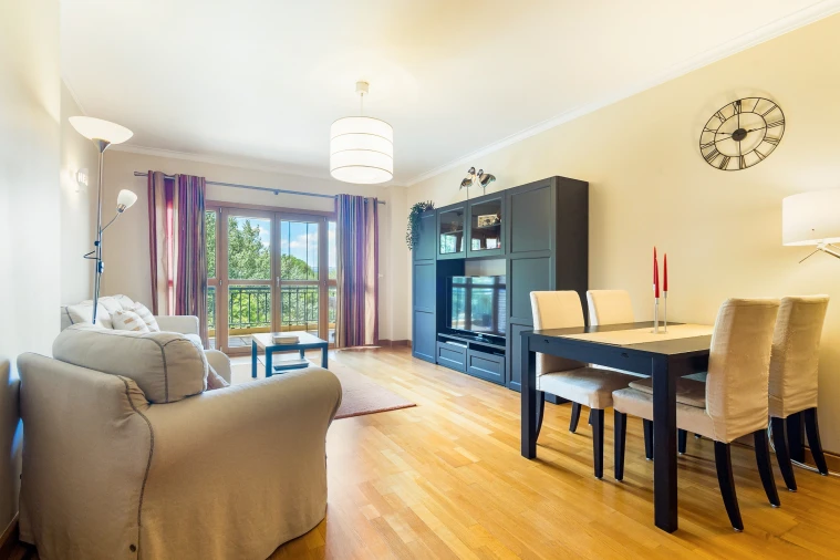 Apartamento T4 para Venda em Santo António dos Cavaleiros e Frielas Foto 2