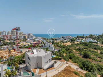 Moradia T6 para Venda em Armação de Pera