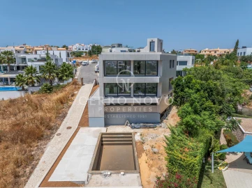 Moradia T6 para Venda em Armação de Pera