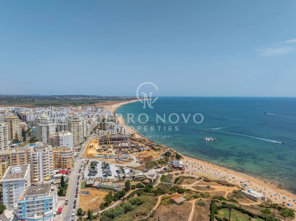Moradia T6 para Venda em Armação de Pera Foto 28