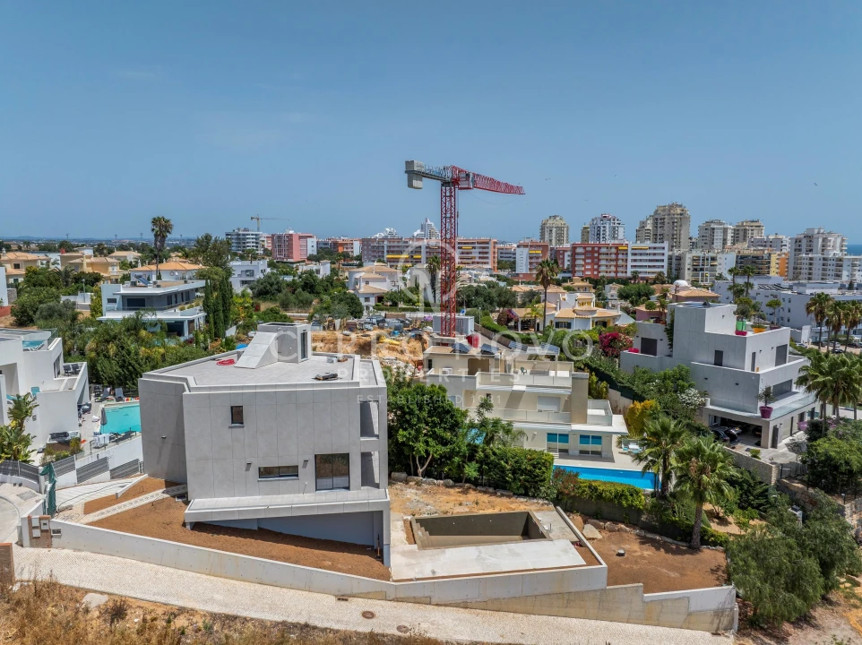Moradia T6 para Venda em Armação de Pera Foto 22