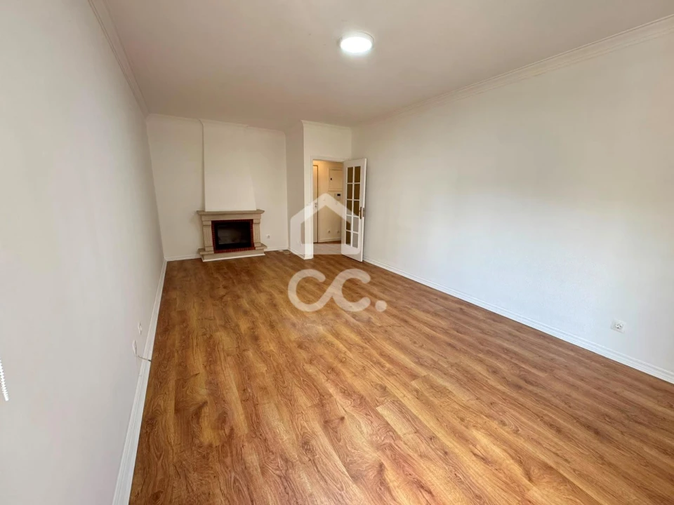 Apartamento T2 para Arrendamento em Loures Foto 7