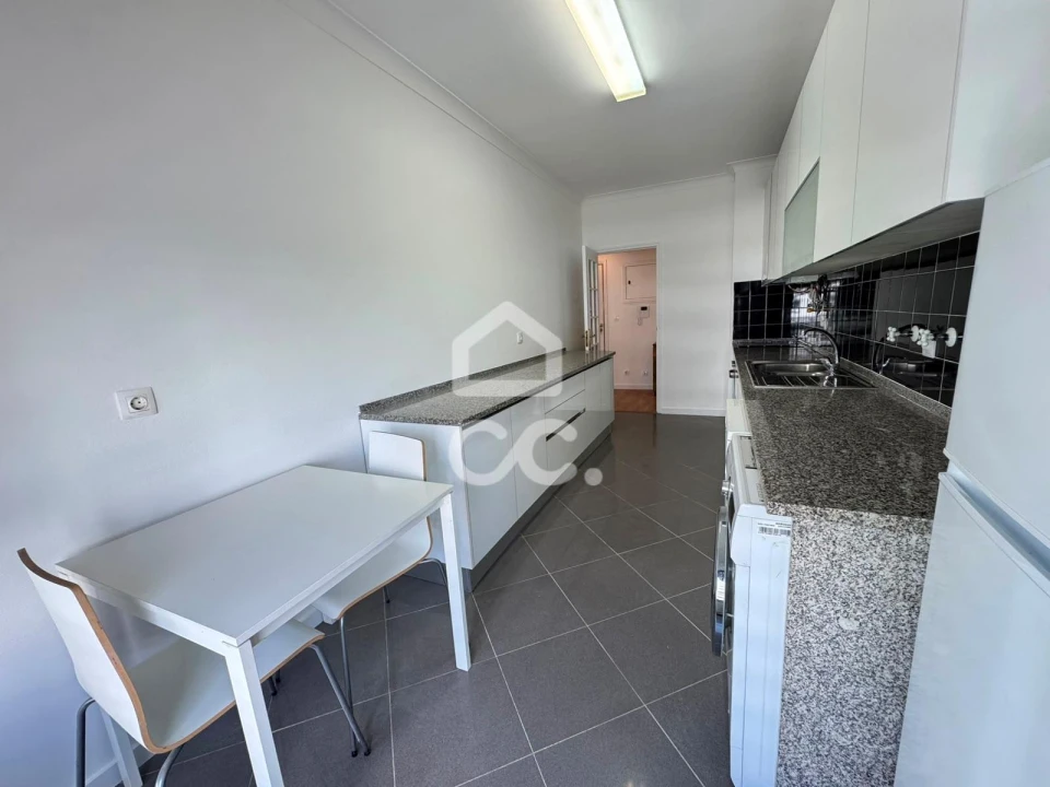 Apartamento T2 para Arrendamento em Loures Foto 3