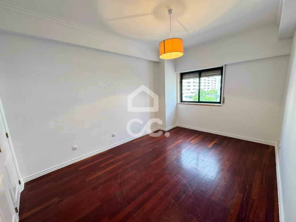 Apartamento T2 para Arrendamento em Loures Foto 11
