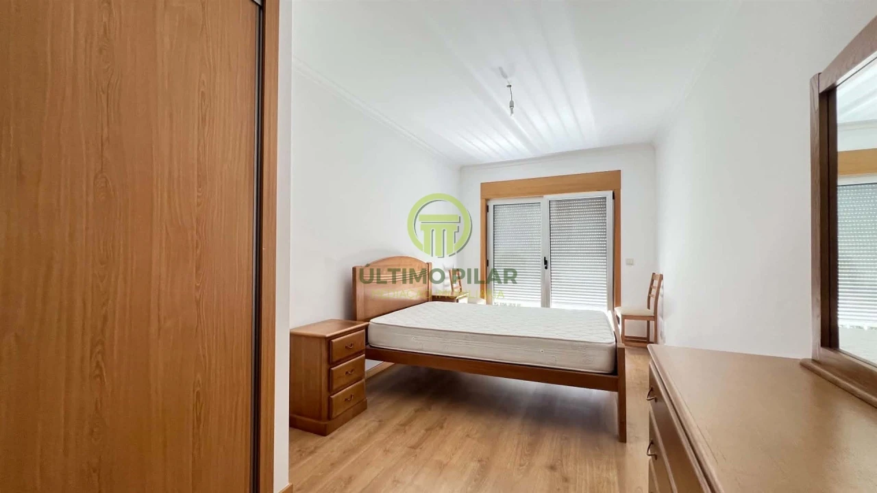 Apartamento T2 para Venda em Sé, Santa Maria e Meixedo Foto 7