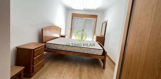 Apartamento T2 para Venda em Sé, Santa Maria e Meixedo