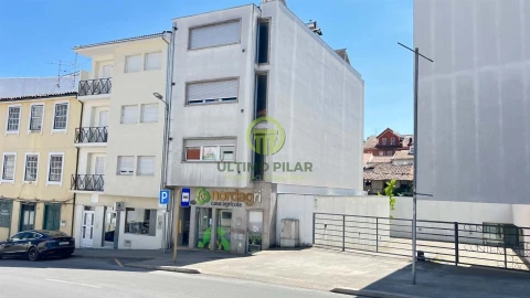 Apartamento T2 para Venda em Sé, Santa Maria e Meixedo