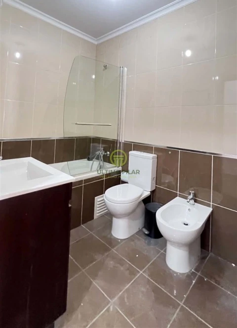 Apartamento T2 para Venda em Sé, Santa Maria e Meixedo