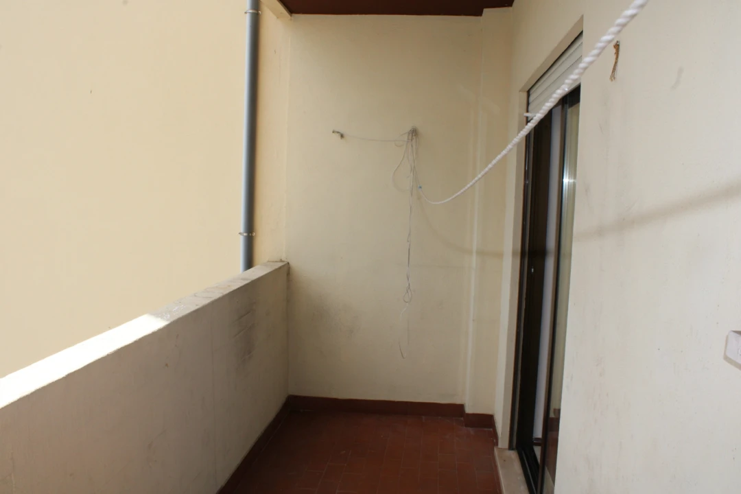 Apartamento T1 para Arrendamento em Santo Antonio dos Olivais Foto 3