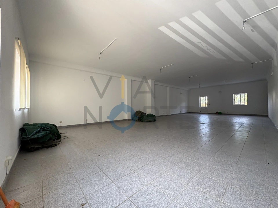 Loja para Arrendamento em Alfandega da Fe Foto 3
