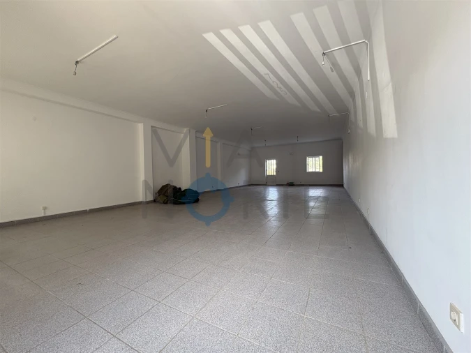 Loja para Arrendamento em Alfandega da Fe Foto 2
