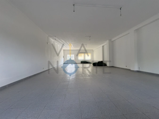 Loja para Arrendamento em Alfandega da Fe Foto 4