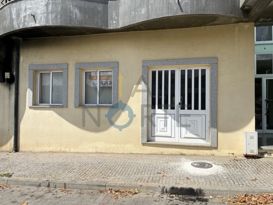 Loja para Arrendamento em Alfandega da Fe Foto 1