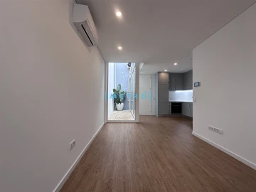 Apartamento T2 para Arrendamento em Aldoar, Foz do Douro e Nevogilde