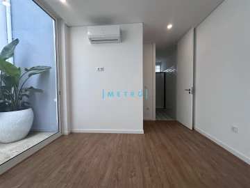 Apartamento T2 para Arrendamento em Aldoar, Foz do Douro e Nevogilde