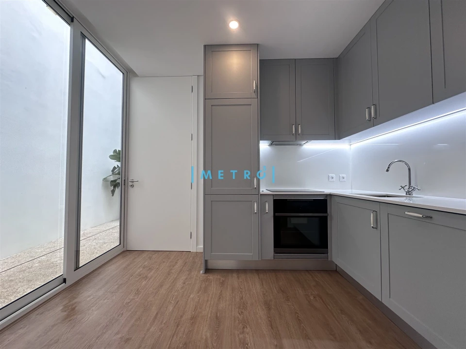 Apartamento T2 para Arrendamento em Aldoar, Foz do Douro e Nevogilde Foto 4