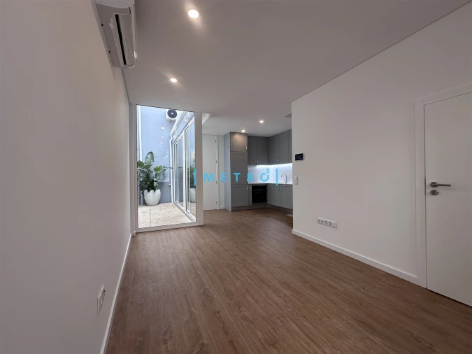 Apartamento T2 para Arrendamento em Aldoar, Foz do Douro e Nevogilde Foto 2