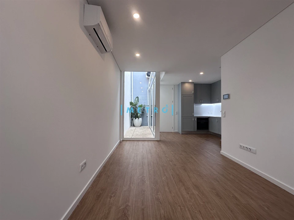 Apartamento T2 para Arrendamento em Aldoar, Foz do Douro e Nevogilde Foto 1