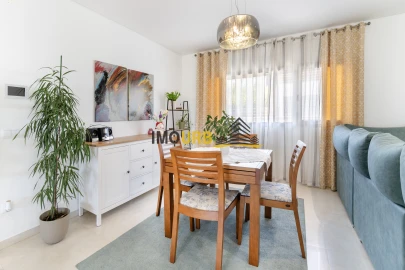 Moradia T4 para Venda em Parceiros e Azoia