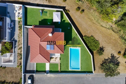 Moradia T4 para Venda em Parceiros e Azoia