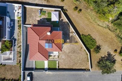 Moradia T4 para Venda em Parceiros e Azoia