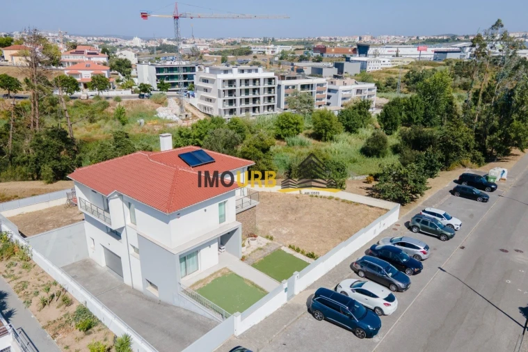 Moradia T4 para Venda em Parceiros e Azoia Foto 6