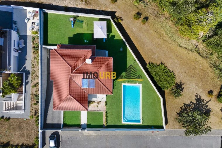 Moradia T4 para Venda em Parceiros e Azoia Foto 5