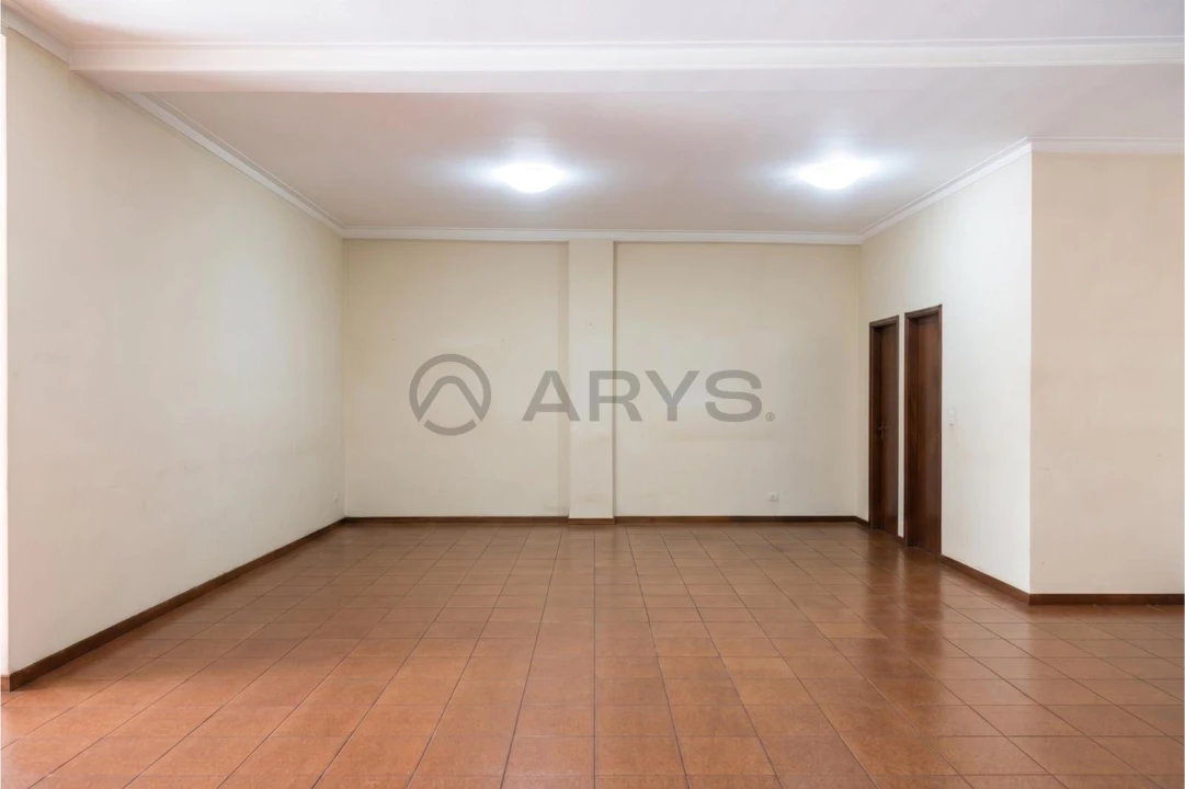 Loja para Arrendamento em Braga (Maximinos, Sé e Cividade) Foto 8
