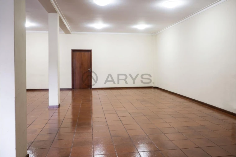 Loja para Arrendamento em Braga (Maximinos, Sé e Cividade) Foto 6