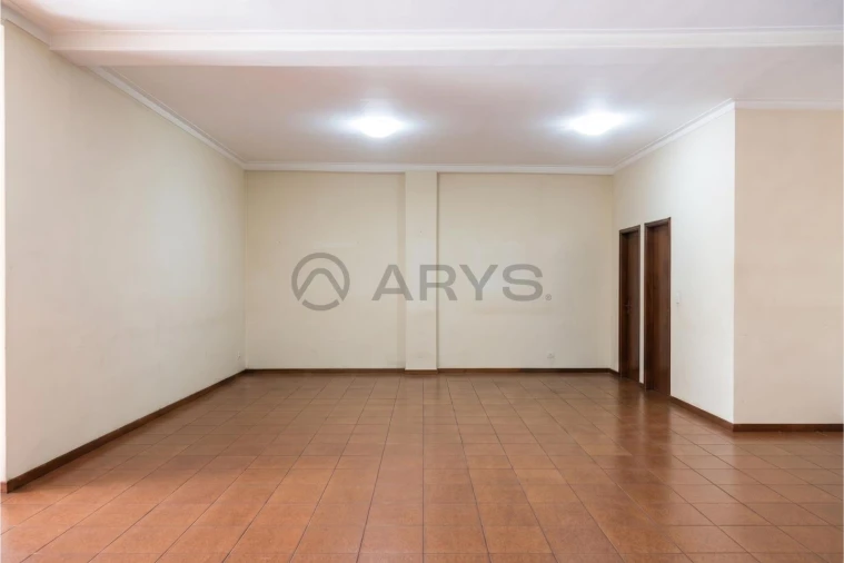 Loja para Arrendamento em Braga (Maximinos, Sé e Cividade) Foto 8