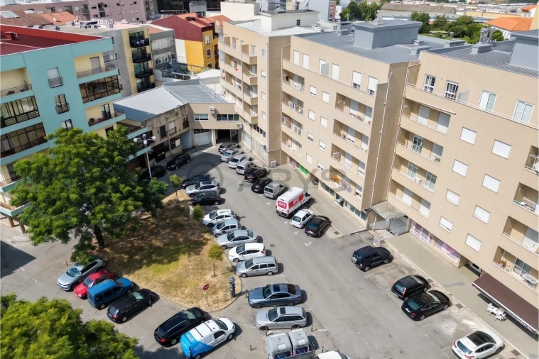 Loja para Arrendamento em Braga (Maximinos, Sé e Cividade) Foto 2