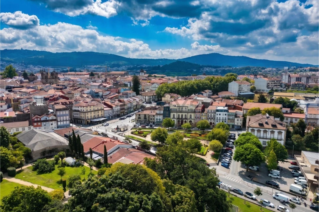 Loja para Arrendamento em Braga (Maximinos, Sé e Cividade) Foto 1