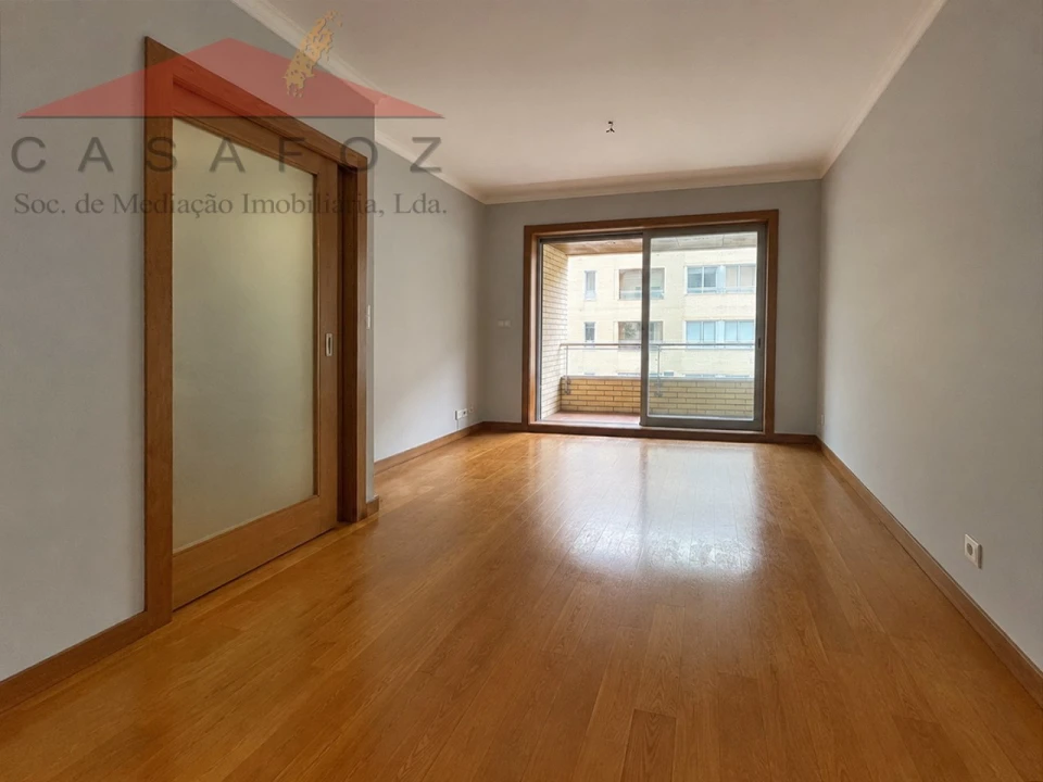 Apartamento T1 para Arrendamento em Ramalde Foto 1